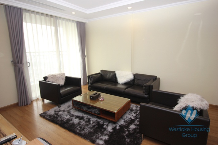 Three bedrooms apartment for rent in Vinhome Nguyen Chi Thanh, Dong Da district, Ha Noi